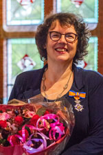 Margit van de Steen met haar onderscheiding